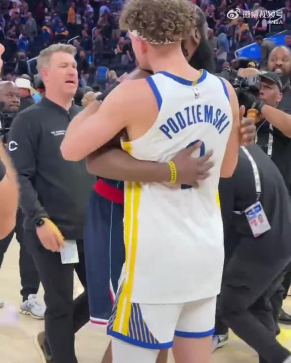 能打破附加賽不勝魔咒嗎？庫里賽后和哈登&小卡紛紛擁抱