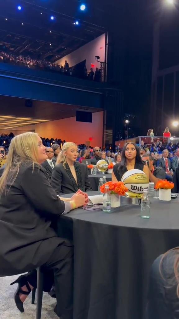 今天這穿搭，差點(diǎn)沒認(rèn)出來！佩奇-布克斯當(dāng)選WNBA狀元后十分淡定